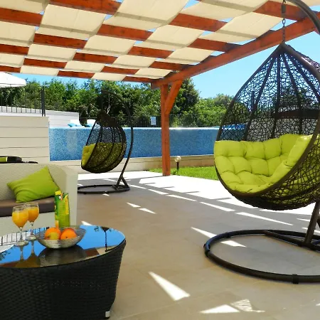 Yourcroatiaholiday - Villa With 6 Rooms Guest house