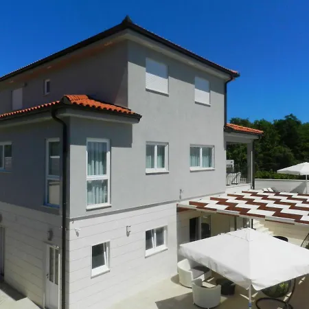 Guest house Yourcroatiaholiday - Villa With 6 Rooms