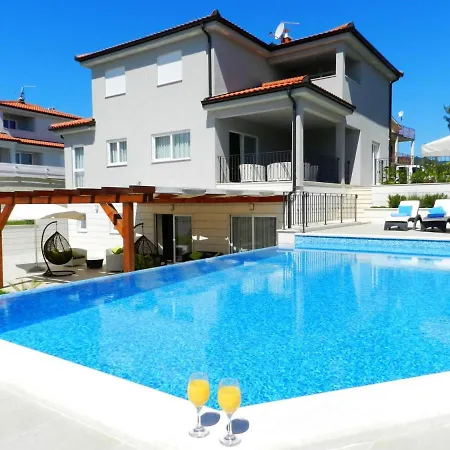 Yourcroatiaholiday - Villa With 6 Rooms Drenje (Istria)