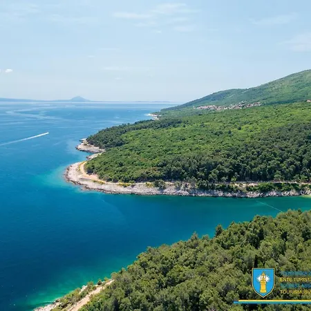 Yourcroatiaholiday - Villa With 6 Rooms