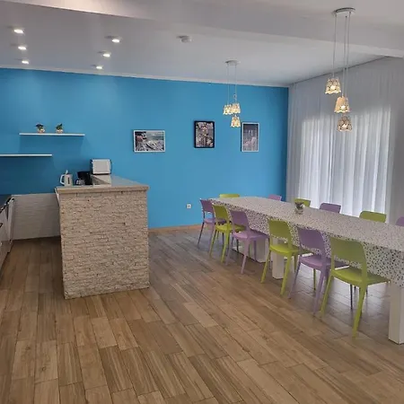 Guest house Yourcroatiaholiday - Villa With 6 Rooms 4*