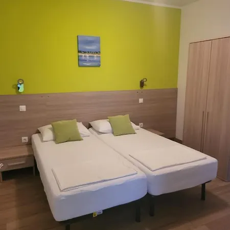 Guest house Yourcroatiaholiday - Villa With 6 Rooms 4*