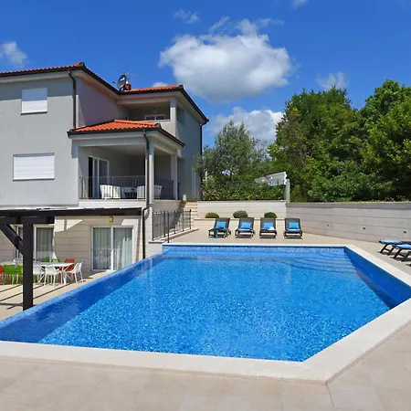 Yourcroatiaholiday - Villa With 6 Rooms